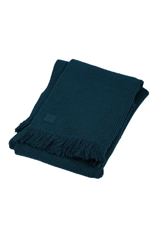 Scarf is een grote, warme en zachte sjaal gemaakt van ribbrei. De sjaal is erg comfortabel te dragen en is afgewerkt met kwastjes. Scarf valt op maat en is verkrijgbaar in diverse kleuren uit de nieuwe collectie.

Â 

