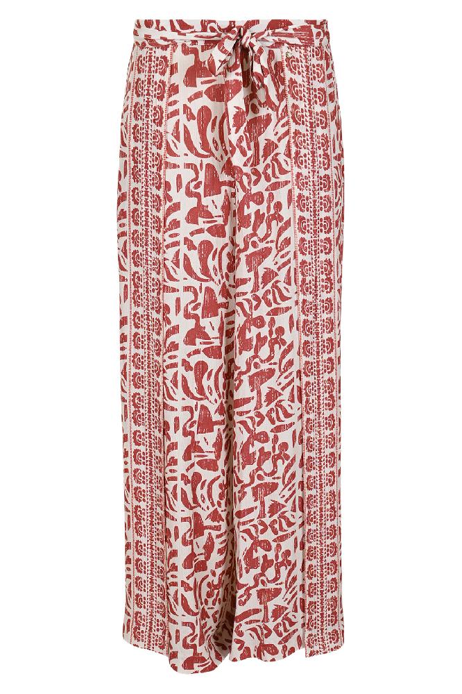 The Nevra trousers come in a beautiful Kenya print and have a unique overlap that creates slits at the sides. This design creates a playful look. 

Materials: 100% Viscose