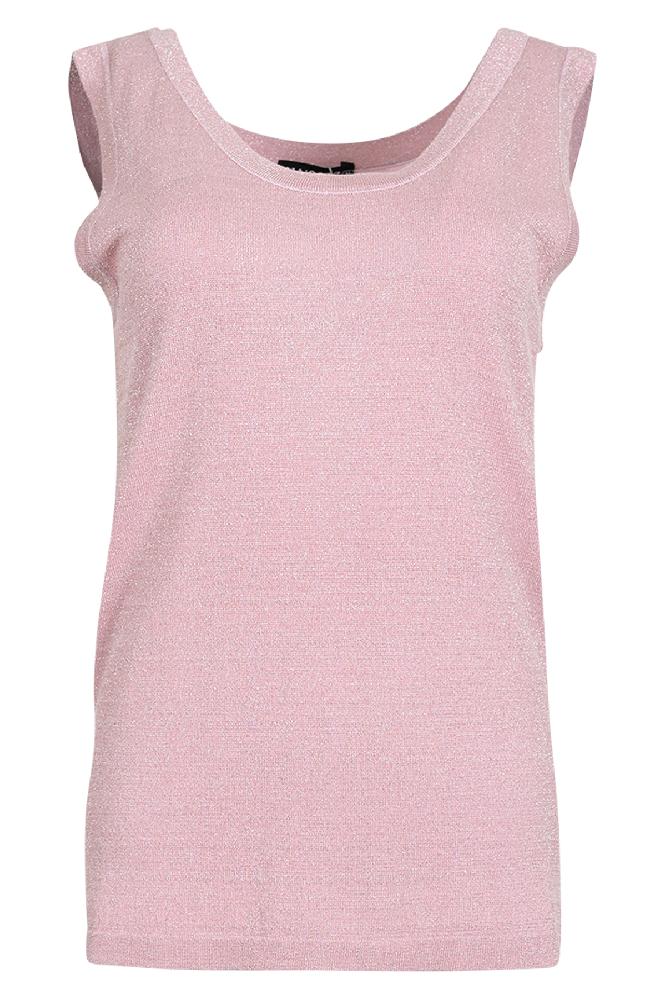 Tanktop met brede banden, komt in een mooie lichtroze kleur en heeft een soepele fit. Kortom, een fijn item om in je kast te hebben. 