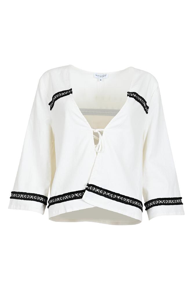 Het Nolan jasje heeft een elegante broderieband en een striksluiting aan de voorkant. Dit maakt het een stijlvol en veelzijdig item voor elke garderobe.
Materialen: 53% Linen / 45% Viscose / 5% Elastane