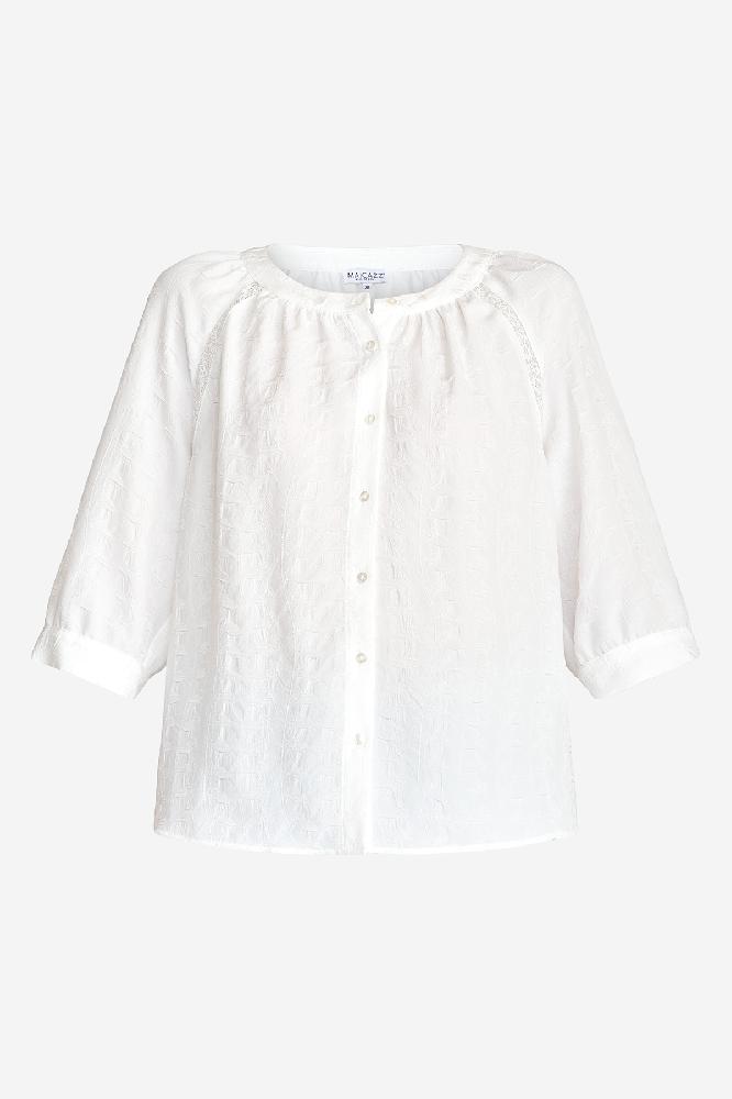 Blouse Jioli is een loshalende blouse met een ronde hals en knoopjes. De blouse heeft een ingeweven patroon en is afgewerkt met kanten details. Blouse Jioli heeft driekwart mouwen. 

Materialen: 100% Polyester