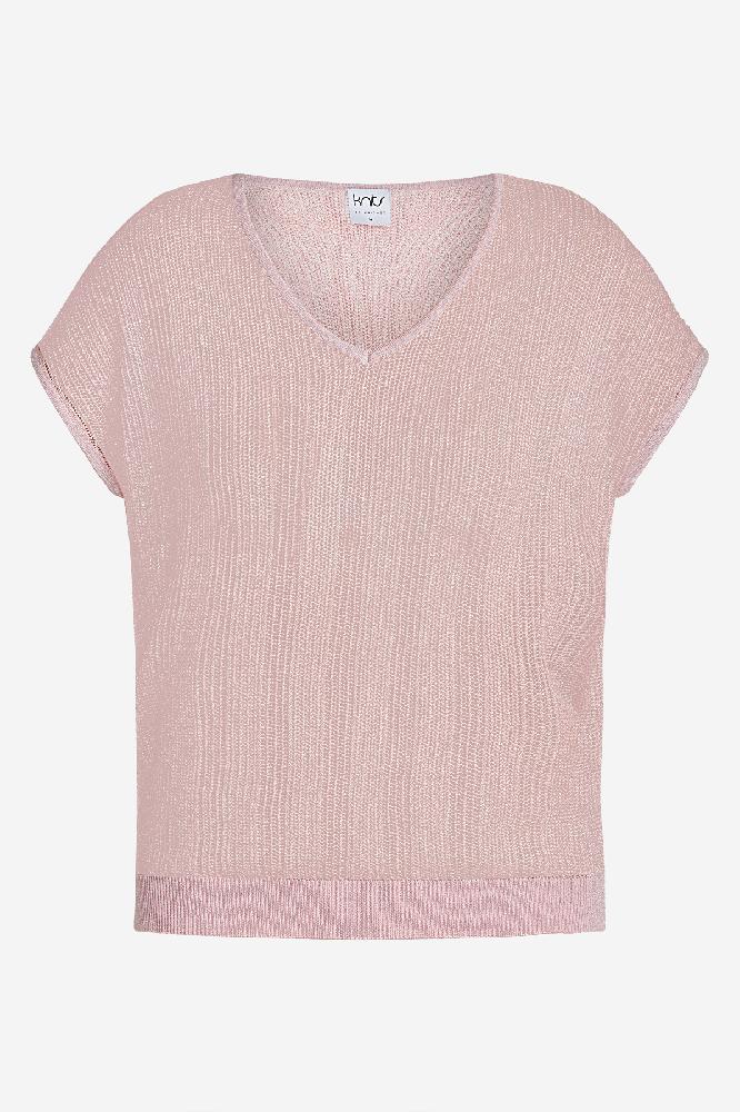 De Jody top is een elegant fijngebreid truitje met een V-hals. Het subtiele lurex draadje geeft een vleugje glitter aan de top.

Materialen: 75% Viscose / 20% Polyamide / 5% Lurex