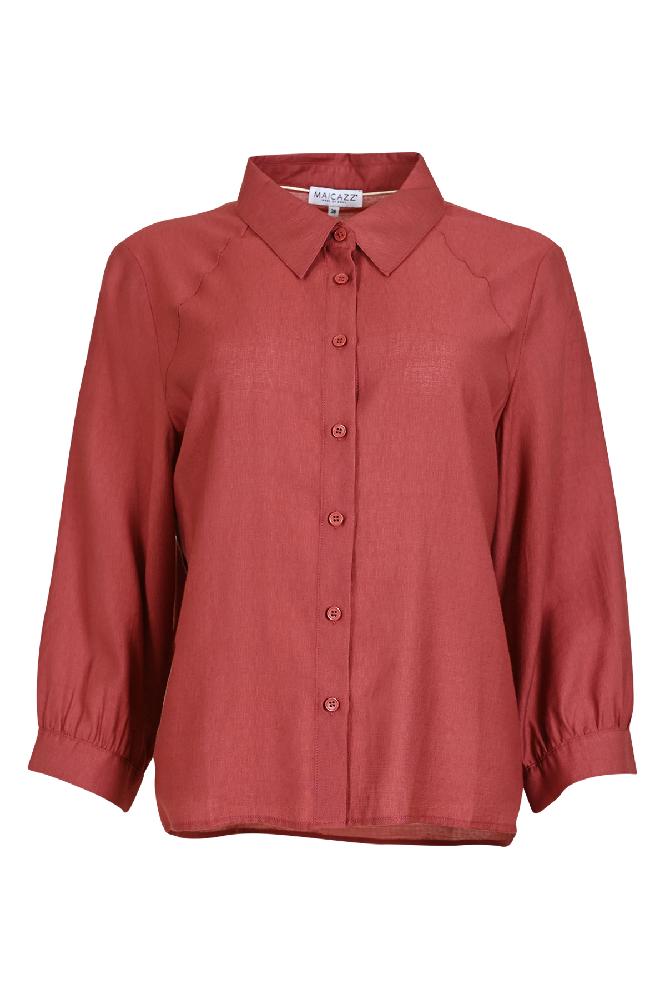The Nioli blouse is an elegant blouse with three-quarter sleeves.

Materials: 84% Viscose / 16% Polyamid