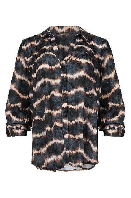 Ontdek onze prachtige luise blouse in een subtiele en stijlvolle animal print. Deze blouse combineert moeiteloos verfijning met een vleugje speelsheid, perfect voor elke gelegenheid. Gemaakt van hoogwaardige materialen, biedt deze blouse comfort en een flatterende pasvorm.